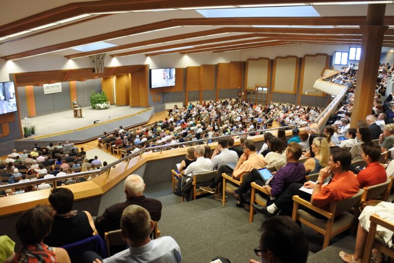 Mehrsprachige Kongresse der Zeugen Jehovas im November