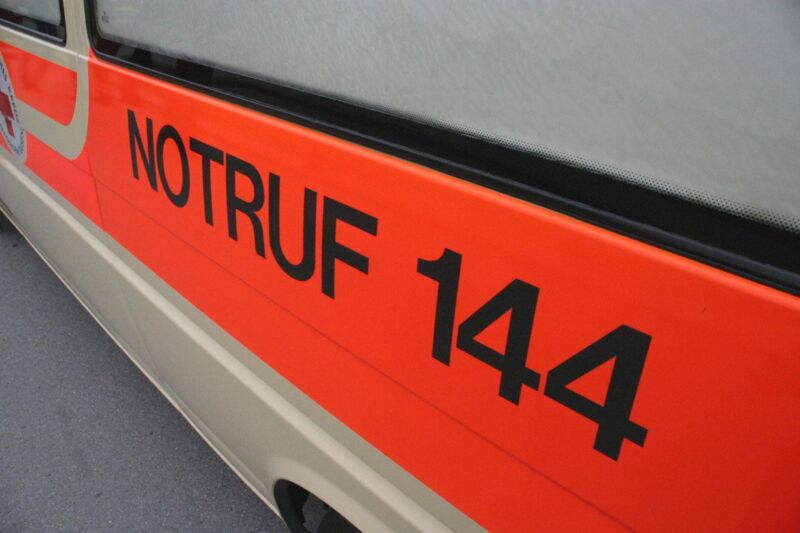 Hund biss Besucher in Unterschenkel