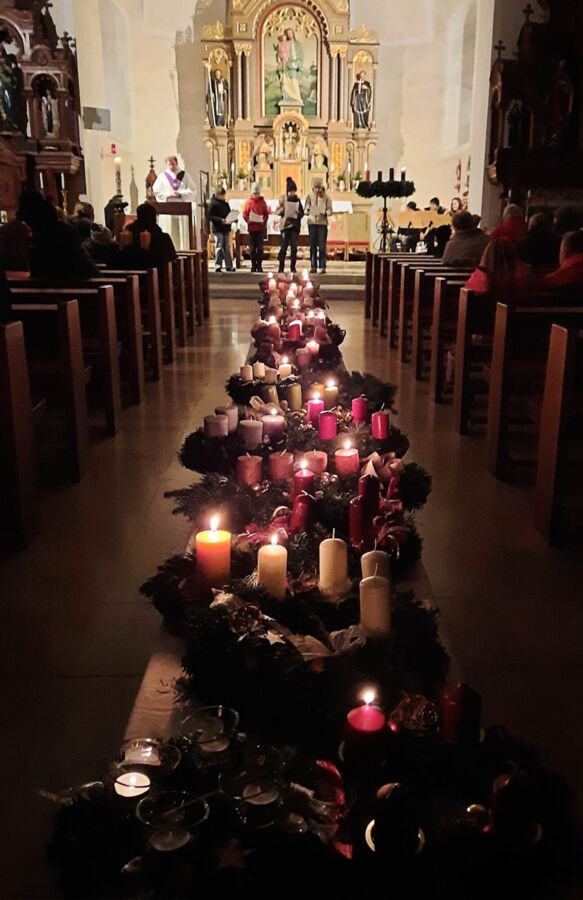 Nacht der 1000 Lichter mit Adventkranzweihe