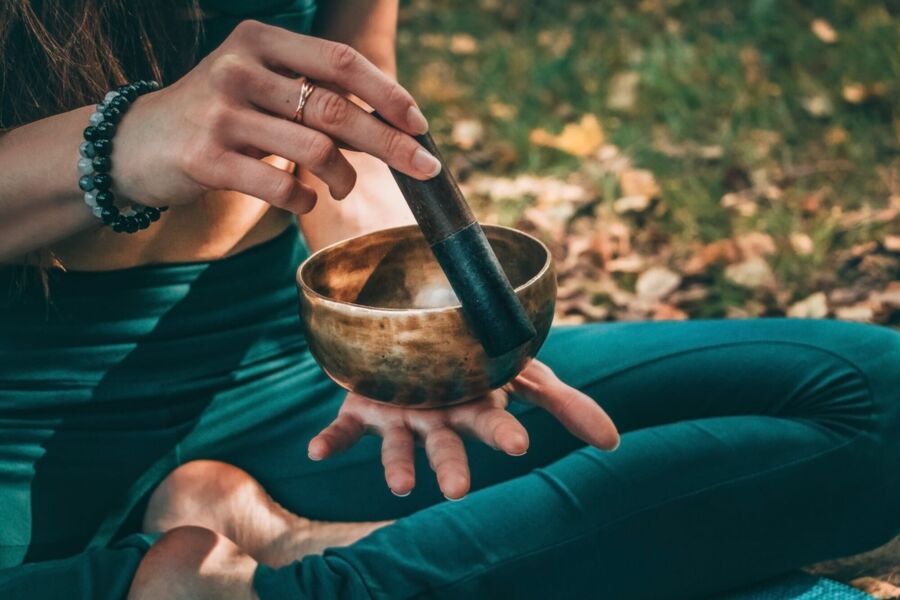 ZUR RUHE KOMMEN MIT MEDITATION UND KLANG