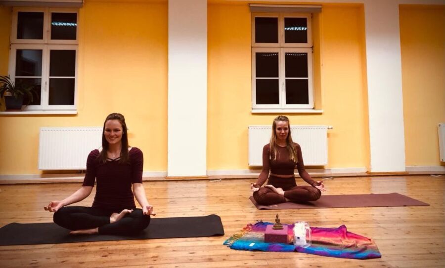 YOGA FÜR KÖRPER, GEIST & SEELE