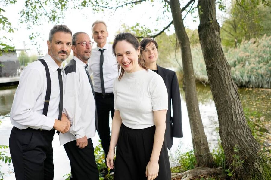 die zebras im Schwimmbad - Improshow mit Live-Musik