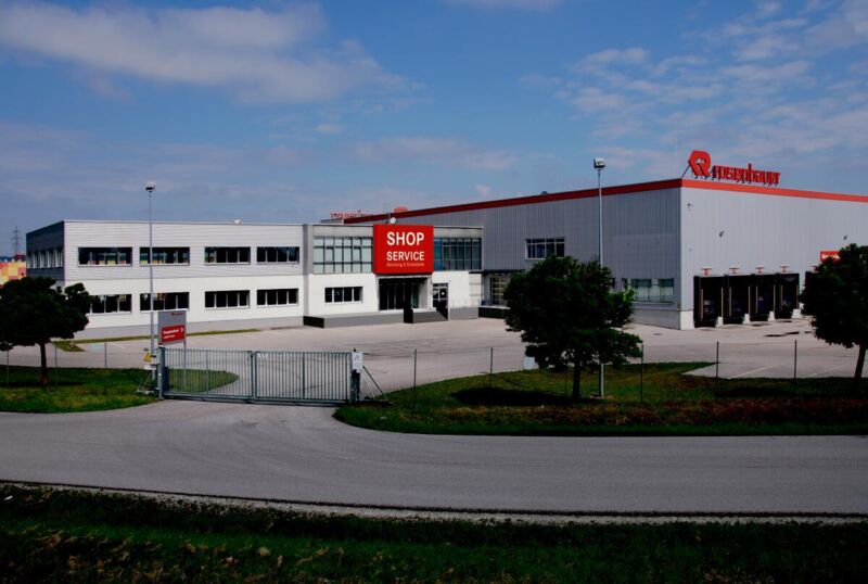 Rosenbauer Österreich eröffnet neues Kundenzentrum in Asten