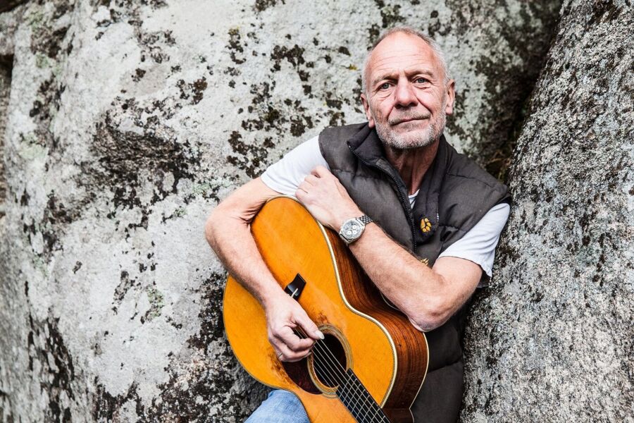 Gitarrenvirtuose Peter Ratzenbeck live auf der Burgruine Losenstein