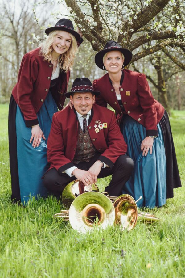 Trachtenmusikkapelle Sulzbach spielt für gehörlosen Jungen!