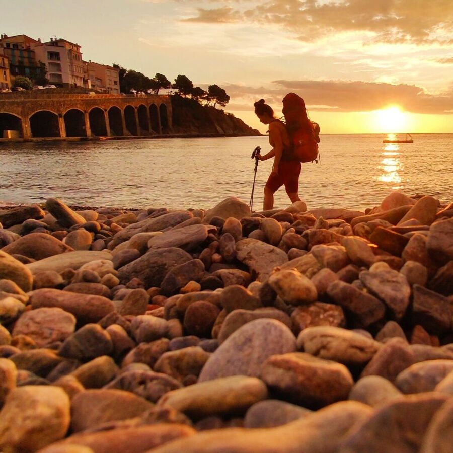 „Wild, wunderschön, gnadenlos: Zu Fuß über die Pyrenäen vom Atlantik zum Mittelmeer“ von Lara Müller