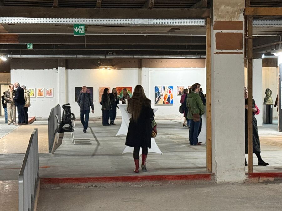 Ausstellung Aufgeign mit Pinsel, Technik und Farbe