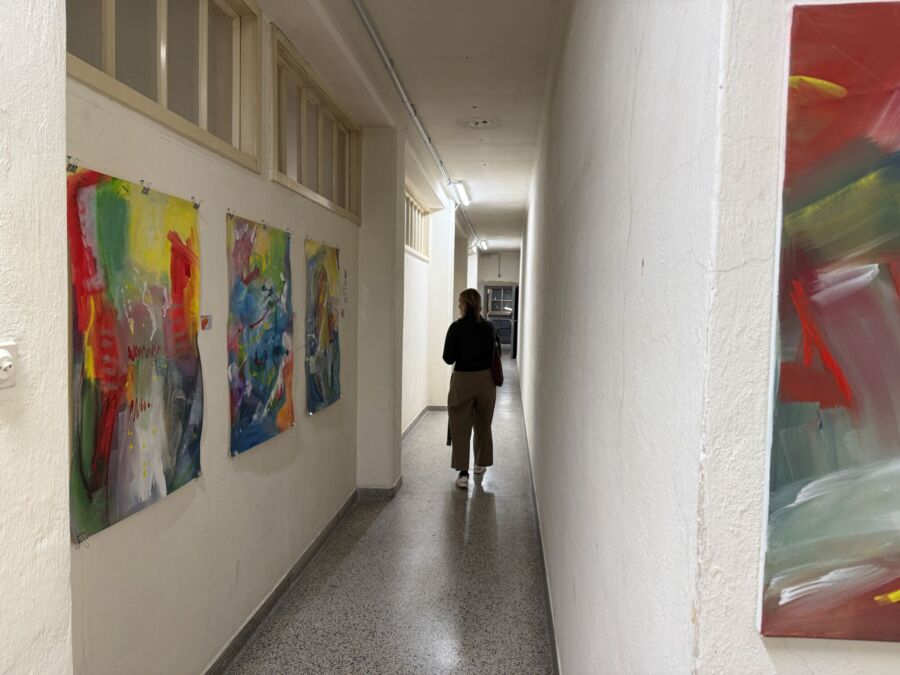 Ausstellung Aufgeign mit Pinsel, Technik und Farbe