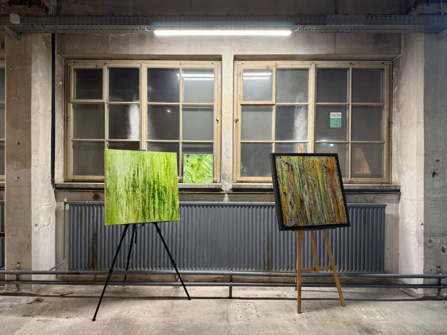 Ausstellung Aufgeign mit Pinsel, Technik und Farbe