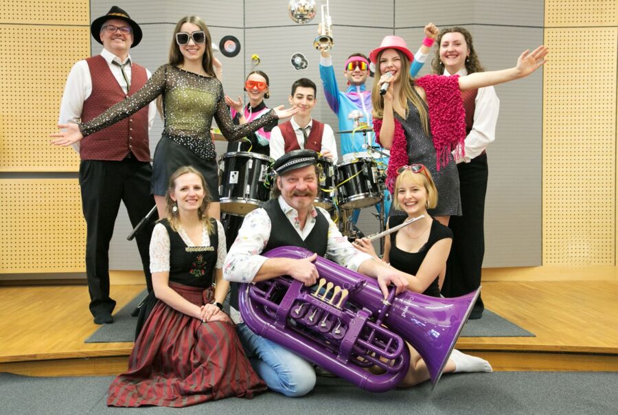 Blasmusik meets Party - Ortsmusi mocht Diskomusi