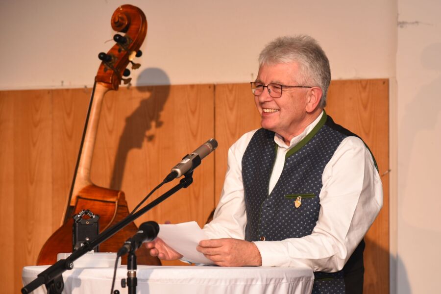 Heiterer Mundartabend mit Karl Hackl