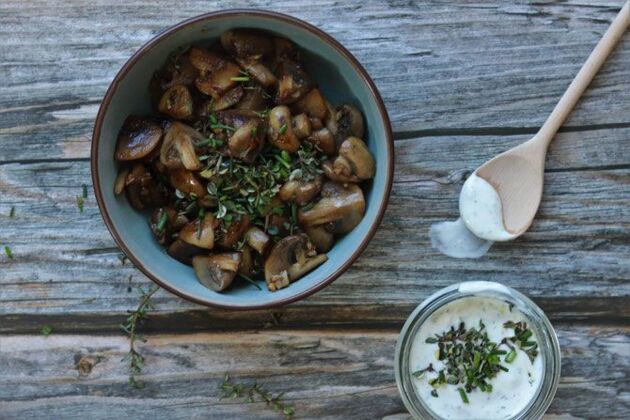 gebratene Champignons mit Kräutern und Knoblauch