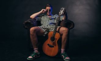 BURGHAUSEN. 3x2 Karten für Oimara mit Band, 13. August, Waffenplatz Burghausen