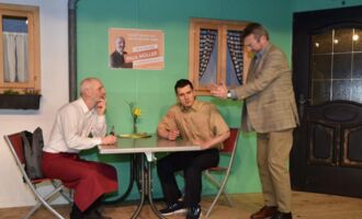 NIEDERKAPPEL. 4 x 2 Freikarten für Theaterpremiere "Liebling, ich bin da!", 28. März