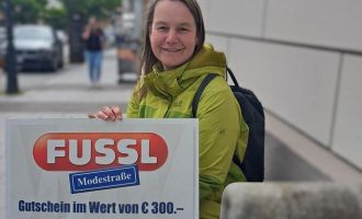 ROHRBACH-BERG. 1 Waren-Gutschein der Fussl Modestraße im Wert von 100 Euro