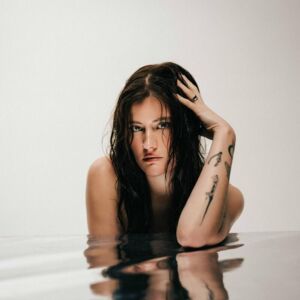 LINZ. 4x2 Freikarten für Madeline Juno und Joya Marleen, 2. Dezember, Posthof