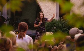 LINZ. 2 x 2 Freikarten für 1. Linzer Märchencafé mit Claudia Edermayer, 25. April, Kulturgasthaus Alte Welt