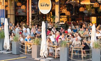 LINZ. Frühstück für vier Personen bei Tante kaethe, Donaupark