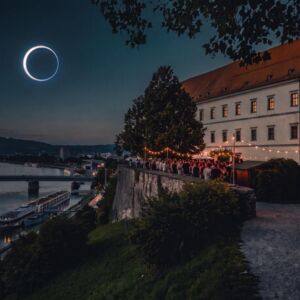 LINZ. 2 x 2 Freikarten für Eclipse-Party, 12. August, Schlosscafe