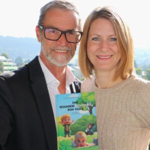 FREISTADT. 3 Exemplare des Buchs „Eine besondere Geschichte vom Glück“ von Doris Grumptmann und Hannes Schmid zu gewinnen.