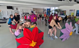 FREISTADT. 4x2 Karten für die Aufführung des Stücks Momo der Musikmittelschule ab 12. Juni in der Messehalle zu gewinnen.