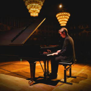 FREISTADT. 3x2 Karten für das Klavierkonzert von Jonah Stabe am 7. November im Salzhof Freistadt zu gewinnen.