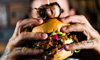 RIED. 4 Konsumationsgutscheine im Wert von je 25 Euro für das European Street Food Festival.