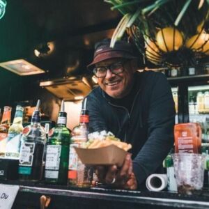 ATTERSEE. 5 x 2 Portionen Pommes mit Trüffelmayo beim Street Food Market.