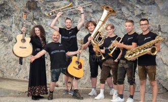 KLAM. 5 x 2 Freikarten für Bluatschink im Meierhof Burg Clam.