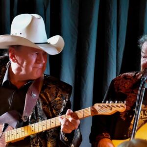 LEONDING. 2 x 2 Freikarten für das Musikkabarett „Country Roads“.