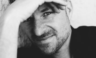 KLAM. 5 x 2 Freikarten für Philipp Hochmair mit Jedermann Razelli Remix im ClamLive Meierhof