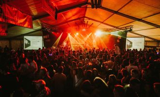 NIEDERNEUKIRCHEN: 10 x 2 Freikarten einen Tag am Zeltfest Niederneukirchen.