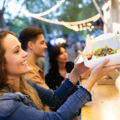 TRAUN. 4 Konsumationsgutscheine im Wert von je 25 Euro für das European Street Food Festival.
