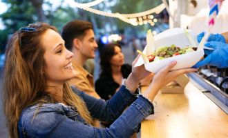 TRAUN. 4 Konsumationsgutscheine im Wert von je 25 Euro für das European Street Food Festival.
