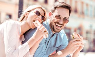 MONDSEE. 4 Konsumationsgutscheine im Wert von je 25 Euro für das European Street Food Festival.