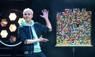 STEYR. 2 x 2 Freikarten für Magier Mellow mit „Blow Your Mind!“ im Stadttheater.