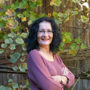 KEFERMARKT. 1x2 Karten für „Krimi und Kulinarik“ mit Eva Reichl am 10. Oktober auf Schloss Weinberg gewinnen.