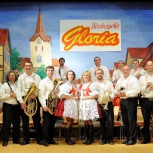 LEOPOLDSCHLAG. 3x2 Karten für Feuerwerk der Blasmusik mit Gloria am 8. November im Gasthaus Pammer in Mardetschlag gewinnen.