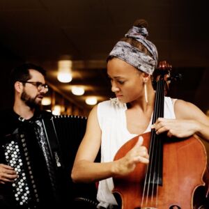 WALDHAUSEN. 3x2 Karten für „Splits & Circles“ mit Marie Spaemann und Christian Bakanic am 29. November in der Musikschule gewinnen. 