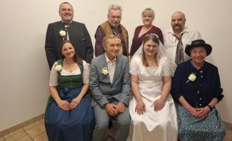 SANDL. 5x2 Freikarten für das Theater "Omas Himmelfahrt und zurück" im Gasthaus Fleischbauer ab 7. März gewinnen. 