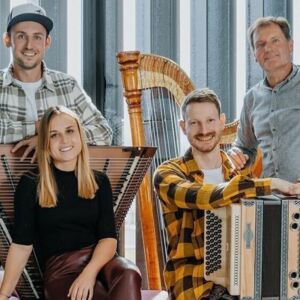 KEFERMARKT. Adventkonzert mit der Gruppe Tschentig. 12. Dez., 20 Uhr, ESV-Halle. 3x2 Freikarten