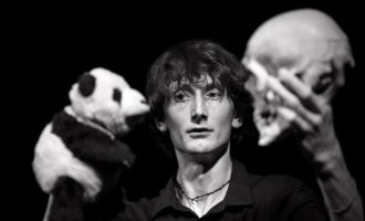 ST. GEORGEN AN DER GUSEN. Puppentheater mit schwarzem Humor: Happy Bones. 23. Oktober, 19.30 Uhr, Bäckerhaus. 2x2 Karten