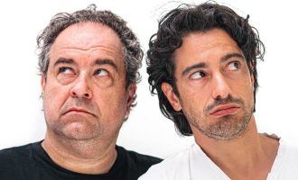 ST. GEORGEN AN DER GUSEN. Kabarett im AktivPark 4222: "Lachen, bis einer weint" mit Stefano Bernardin und Bernhard Murg. 22. Nov., 17 Uhr. 5x2 Freikarten