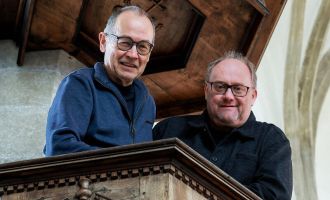 RIED. 1x2 Karten für das Kabarettprogramm "z'fleiß katholisch" von Günther Lainer und Ernst Aigner am 15. November im Franziskushaus