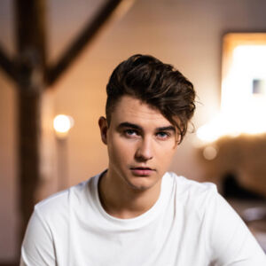 ORT IM INNKREIS. 3x2 Karten für Chris Steger am 31. Jänner beim Leitner Gut