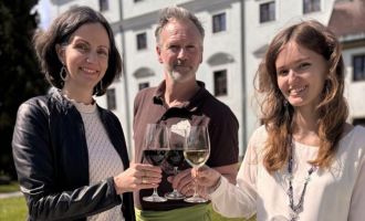 ZELL/PRAM. 3x2 Stempelpässe für "Weinerlebnis im Schloss" am 30. Mai