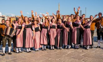 ENZENKIRCHEN. 3 x 2 Karten für die Jubiläumsfeier der Pramtaler Volkstanzgruppe am 22. August