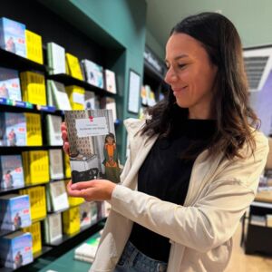 ATTNANG-PUCHHEIM. 2x Buch „Ausländer mit Klasse“ von Kasandra Blazan