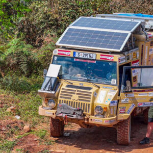 LENZING. 2x2 Karten für „Um die Erde“, 25. November, Lichtspiele Lenzing