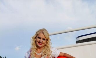 SCHWANENSTADT. 1x2 Karten für Schlager-Schifffahrt mit Daniela Urich am Moldaustausee, 26. April